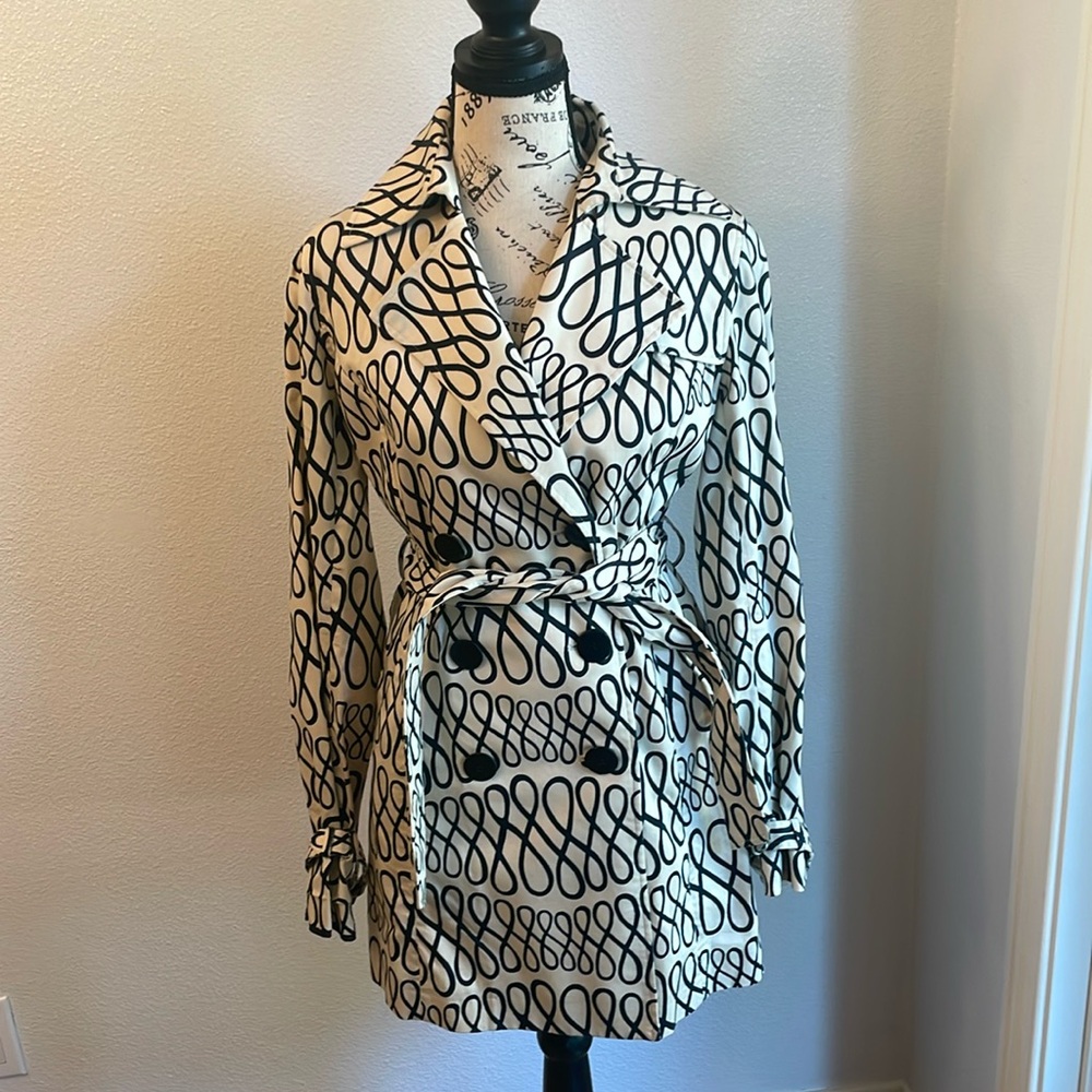 Vertigo Paris Black and White Trench Coat Size Medium